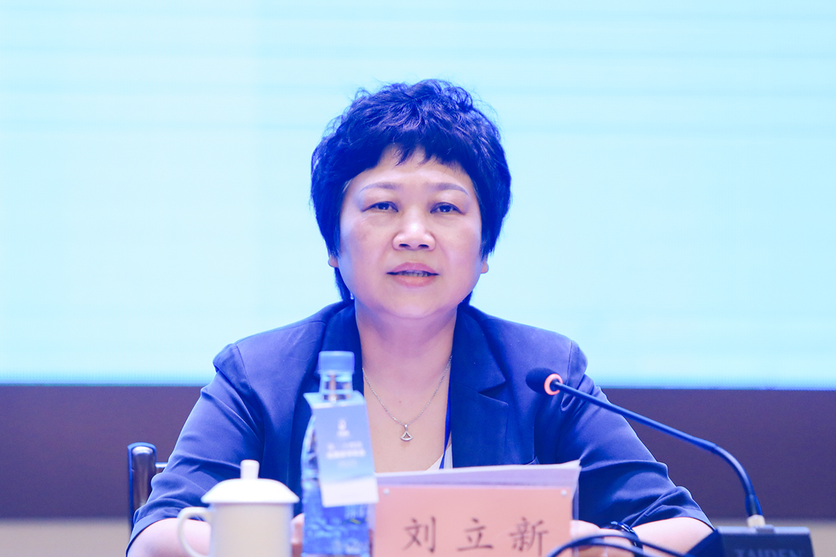 中共吉林省委宣传部副部长，吉林省社科联副主席，吉林省社科院党组书记、院长刘立新发言